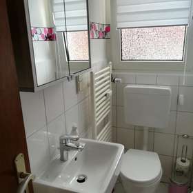 Badezimmer (EG links)