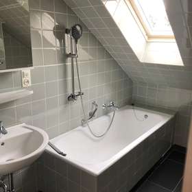 Badezimmer (DG rechts)