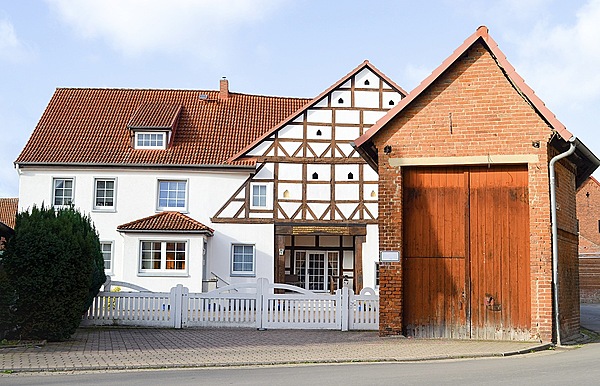 Großes Haus mit Charme und möglicher Pferdehaltung